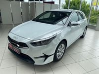 Neu Kia Ceed 101 PS (74 kW) 2025 Carraraweiss Kleinwagen