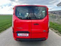 Używany Ford Transit Trend 105 KM (77 kW) 2018 Czerwony Minivan