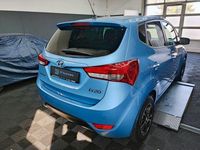 Gebraucht Hyundai ix20 125 PS (91 kW) 2015 Blau Kleinwagen