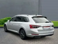 Gebraucht Skoda Superb LAURIN & KLEMENT 150 PS (110 kW) 2022 Silber Kombi