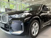 Neu BMW iX1 Luxury Line 150 kW (204 PS) 2026 Schwarz SUV