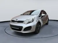 Gebraucht Kia Rio Edition 7 86 PS (63 kW) 2012 Brilliantsilber met. Limousine