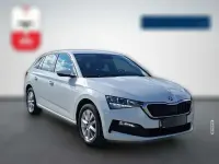 Gebraucht Skoda Scala Ambition 110 PS (80 kW) 2022 Weiß metallic Kleinwagen