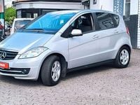 Gebraucht Mercedes A180 109 PS (80 kW) 2012 Polarsilber  metalliclack Kleinwagen