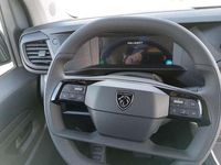 Neu Peugeot Traveller 179 PS (131 kW) 2025 Weiß Van / Kleinbus