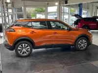 Gebraucht Peugeot e-2008 Active 100 kW (136 PS) 2022 SUV