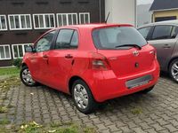 Gebraucht Toyota Yaris 69 PS (50 kW) 2007 Rot Limousine