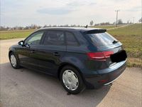 Gebraucht Audi A3 Sport 116 PS (85 kW) 2019 Blau Limousine