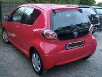 Gebraucht Toyota Aygo Edition 68 PS (50 kW) 2011 Rot Kleinwagen