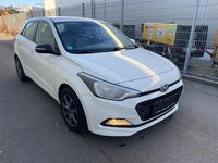 Gebraucht Hyundai i20 Classic 75 PS (55 kW) 2015 Weiß Limousine