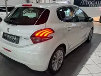 Gebraucht Peugeot 208 Allure 110 PS (80 kW) 2016 Weiß Kleinwagen
