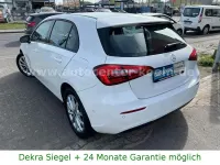 Gebraucht Mercedes A200 163 PS (119 kW) 2024 Weiß Limousine