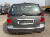 Gebraucht Mercedes A180 116 PS (85 kW) 2011 Mountaingrau  met. Kleinwagen