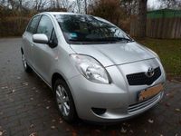Gebraucht Toyota Yaris Cool 69 PS (50 kW) 2008 Silber Limousine