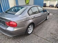 Gebraucht BMW 320 170 PS (125 kW) 2009 Schwarz Limousine