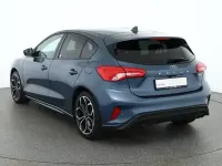 Gebraucht Ford Focus ST-Line 155 PS (114 kW) 2020 Chroma blau metallic Limousine