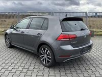 Gebraucht VW Golf 100 kW (136 PS) 2020 Grau Limousine