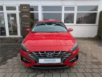 Gebraucht Hyundai i30 Trend 160 PS (117 kW) 2023 Rot Limousine
