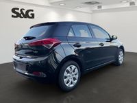 Gebraucht Hyundai i20 Classic 75 PS (55 kW) 2016 Mic (schwarz Kleinwagen