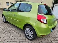 Używany Renault Clio II Dynamique 103 KM (75 kW) 2011 Zielony Sedan/Limuzyna