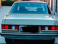 Gebraucht Mercedes E230 136 PS (100 kW) 1981 Grün Limousine