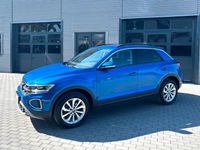Gebraucht VW T-Roc Life 150 PS (110 kW) 2024 Blau SUV