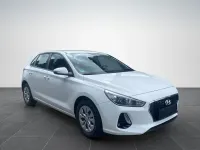 Gebraucht Hyundai i30 Select 120 PS (88 kW) 2017 Weiß Limousine