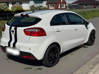 Second-hand Kia Rio 109 CP (80 kW) 2011 Alb Hatchback
