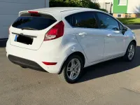 Gebraucht Ford Fiesta 101 PS (74 kW) 2014 Weiß Kleinwagen
