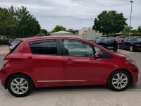 Gebraucht Toyota Yaris 90 PS (66 kW) 2014 Rot Kleinwagen