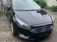 Käytetty Ford Focus 2015 Musta Sedan