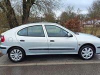 Używany Renault Mégane Authentique 107 KM (78 kW) 2000 Srebrny Sedan/Limuzyna