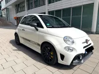 Gebraucht Abarth 695 179 PS (131 kW) 2024 Weiß Kleinwagen
