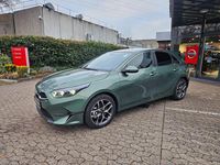 Gebraucht Kia Ceed Spirit 140 PS (102 kW) 2025 (exg) experience green met. Kleinwagen