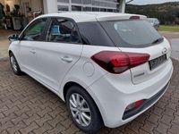 Gebraucht Hyundai i20 Select 84 PS (61 kW) 2020 Weiß Kleinwagen