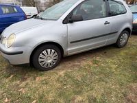 Second-hand VW Polo 75 CP (55 kW) 2003 Argintiu Hatchback