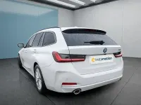 Gebraucht BMW 330e 292 PS (214 kW) 2023 Weiß Kombi