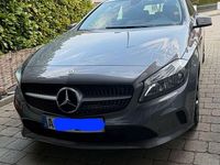 Gebraucht Mercedes A180 122 PS (89 kW) 2017 Grau Limousine