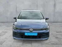 Gebraucht VW Golf VIII Life 204 PS (150 kW) 2025 Anemonenblau metallic Limousine