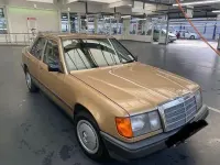Gebraucht Mercedes E230 132 PS (97 kW) 1987 Gold Limousine