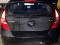 Gebraucht Hyundai i30 109 PS (80 kW) 2010 Schwarz Kleinwagen