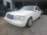 Gebraucht Mercedes E220 150 PS (110 kW) 1993 Weiß Limousine