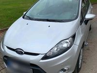 Gebraucht Ford Fiesta 95 PS (69 kW) 2012 Silber Kleinwagen