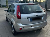 Gebraucht Ford Fiesta 60 PS (44 kW) 2006 Silber Kleinwagen