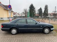 Gebraucht Mercedes 200 136 PS (100 kW) 1999 Blau Limousine