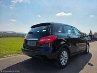 Gebraucht Mercedes B180 122 PS (89 kW) 2012 Schwarz Van / Kleinbus