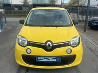 Second-hand Renault Twingo Expression 71 CP (52 kW) 2015 Galben Hatchback