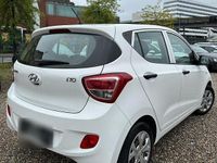 Gebraucht Hyundai i10 67 PS (49 kW) 2014 Weiß Kleinwagen