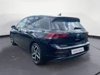 Gebraucht VW Golf VIII Life 131 PS (96 kW) 2020 (schwarz) deep black perleffekt Limousine