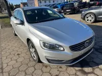 Gebraucht Volvo V60 Momentum 190 PS (139 kW) 2016 Bright silver metallic / metal Kombi